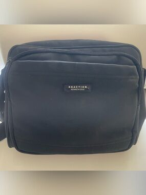 Kenneth Cole Reaction Crossbody Messenger Camera Bag